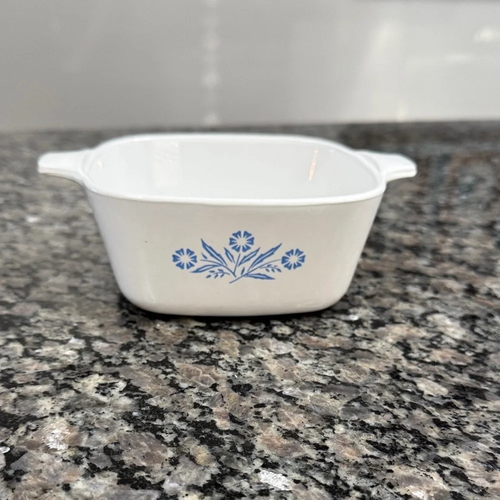 Corningware vintage White Dish with Blue cornflower Design 2 3/4 cup
